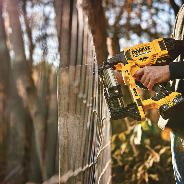 DeWALT DCFS950P2 20V MAX XR 9 GA Brushless Cordless Fencing Stapler Kit