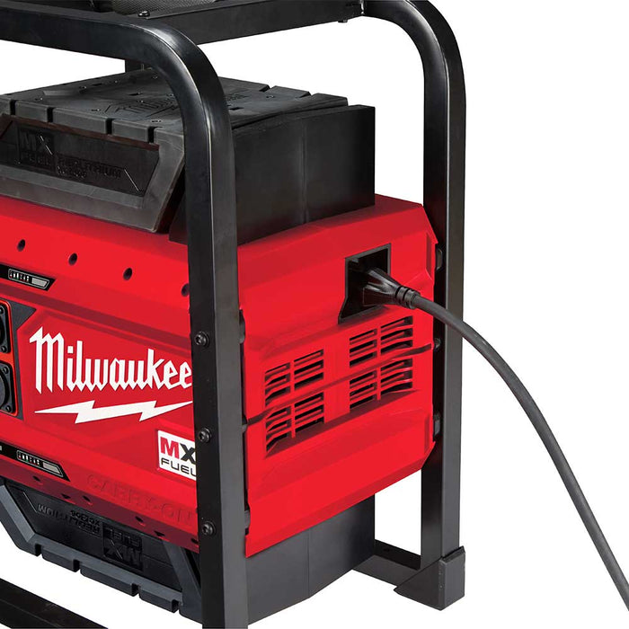 Milwaukee MXF002-82XC MX FUEL 3600W/1800W Cordless Carry-On Power Supply - Recon