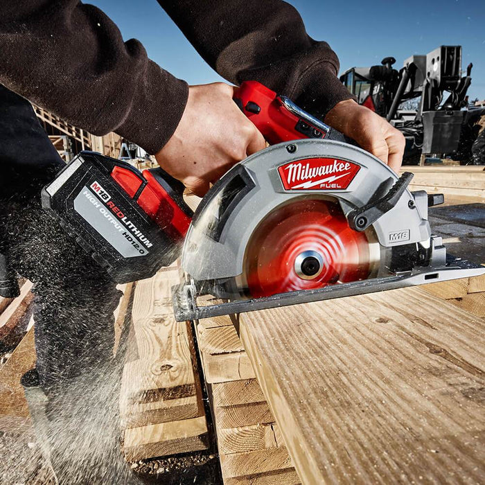 Milwaukee 2732-20 M18 FUEL 18V 7-1/4-Inch Brushless Circular Saw Bare Tool